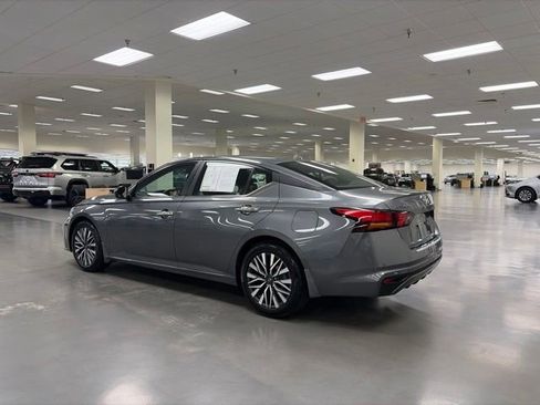 Used 2023 Nissan Altima 2.5 SV FWD image 5