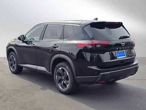 Used 2024 Nissan Rogue SV image 5