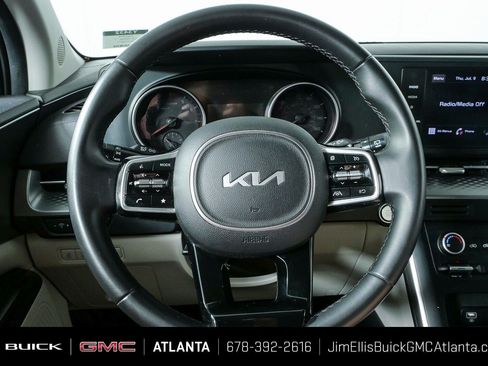 Used 2022 Kia Carnival LX FWD image 9