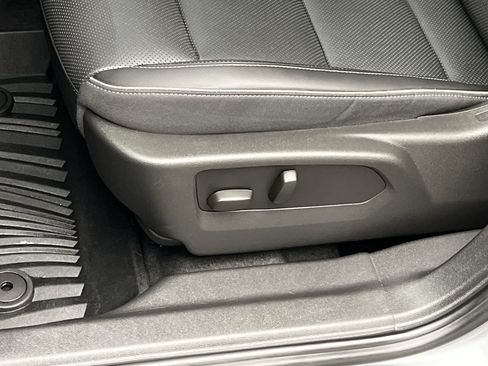 Certified 2022 Buick Envision Essence w/ Technology Package I image 11