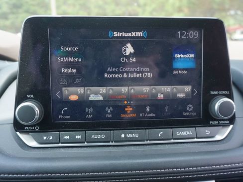 Used 2023 Nissan Rogue SV FWD image 10