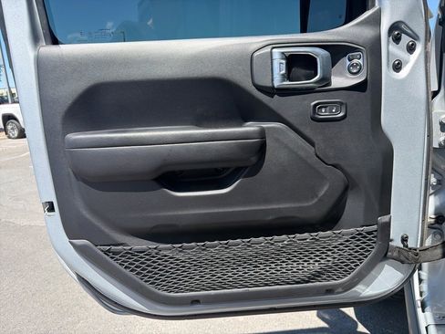 Used 2023 Jeep Wrangler Unlimited w/ Sun & Screen Package AWD/4WD image 11