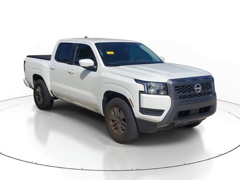 Certified 2025 Nissan Frontier SV RWD image 5
