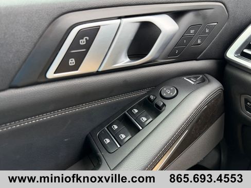 Used 2019 BMW X5 xDrive50i w/ M Sport Package image 27