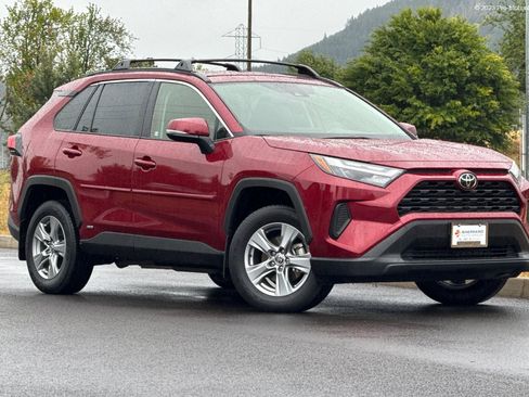 Used 2025 Toyota RAV4 LE AWD/4WD image 1