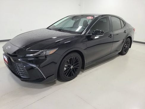 Certified 2025 Toyota Camry SE w/ Convenience Package FWD image 3
