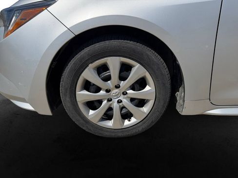 Used 2025 Toyota Corolla LE FWD image 9