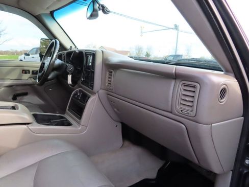 Used 2005 Chevrolet Silverado 2500 LT w/ Heavy-Duty Power Package image 49