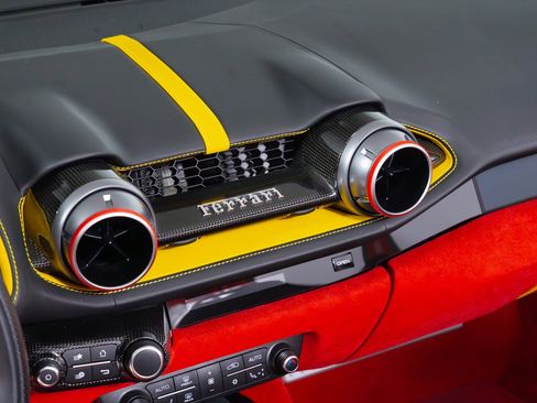 Used 2021 Ferrari 812 GTS RWD image 31
