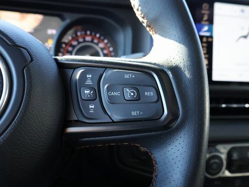 Used 2024 Jeep Gladiator Mojave w/ Technology Group image 27