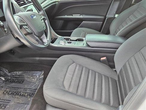 Used 2019 Ford Fusion SE FWD image 16