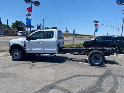 New 2025 Ford F550 4x4 SuperCab Super Duty image 3