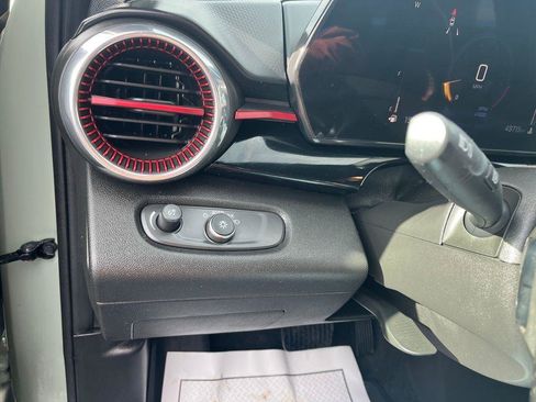 Used 2024 Chevrolet Trax RS w/ Sunroof Package image 13