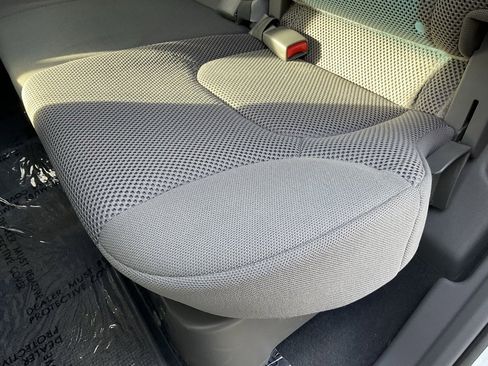 Used 2021 Nissan Frontier SV w/ Midnight Edition Floor Mats image 26