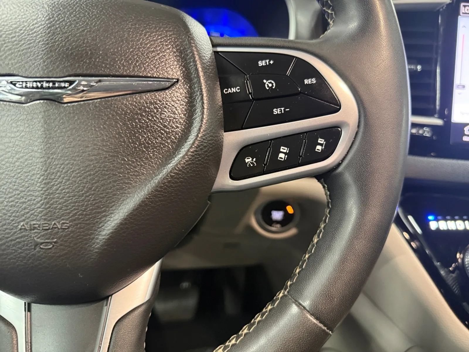Used 2023 Chrysler Pacifica Touring-L FWD image 24