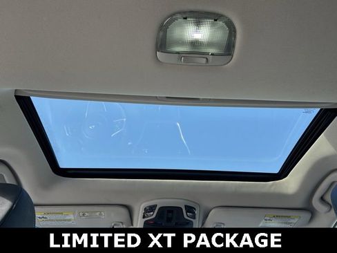 Used 2022 Subaru Outback Limited XT image 17