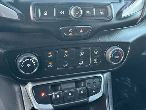 Used 2022 GMC Terrain SLE image 27