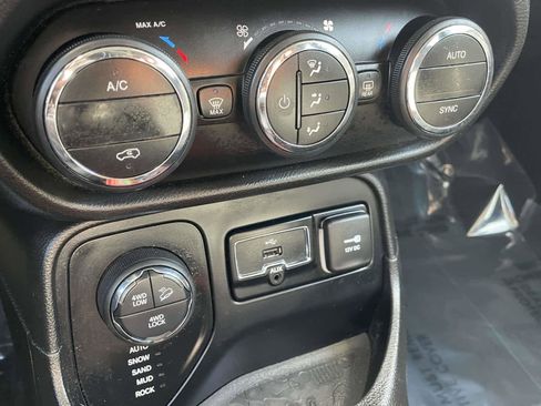 Used 2016 Jeep Renegade Trailhawk image 19