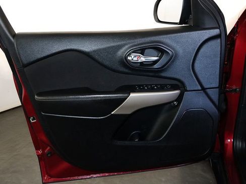 Used 2017 Jeep Cherokee Sport image 22