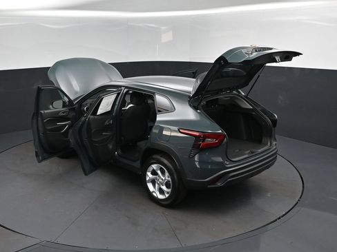 New 2026 Chevrolet Trax LS w/ LS Convenience Package FWD image 2