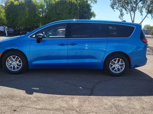 Used 2026 Chrysler Pacifica Select FWD image 5