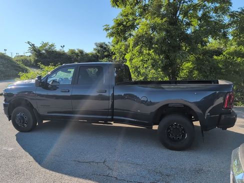 Used 2025 RAM 3500 Laramie AWD/4WD image 4