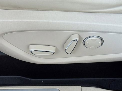 Used 2019 Lincoln MKC Reserve w/ MKC Climate Package image 12