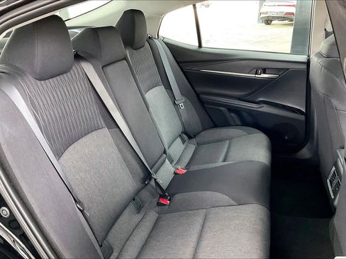 Used 2025 Toyota Camry SE image 17