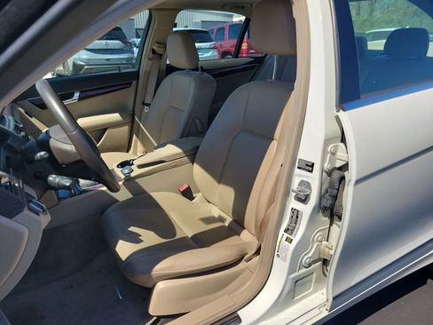 Used 2009 Mercedes-Benz C 300 Sedan image 19