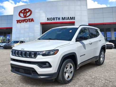 Used 2023 Jeep Compass Latitude image 2