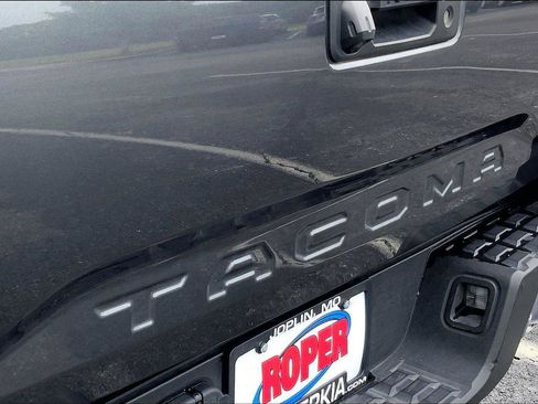 Used 2023 Toyota Tacoma TRD Off-Road AWD/4WD image 30
