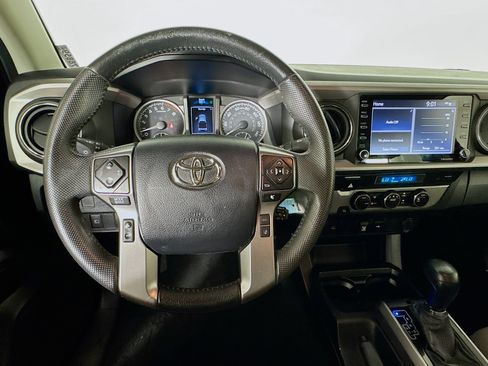 Used 2022 Toyota Tacoma SR5 w/ Technology Package RWD image 11
