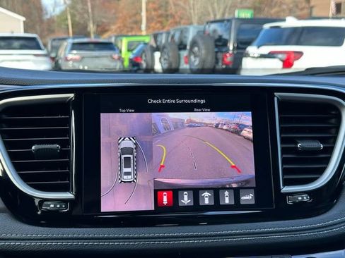 New 2026 Chrysler Pacifica Select w/ S Appearance Package image 16