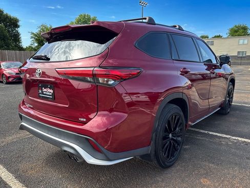 Used 2023 Toyota Highlander XSE FWD image 4