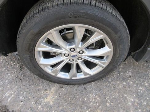 Certified 2024 Ford Explorer XLT w/ Equipment Group 202A AWD/4WD image 40