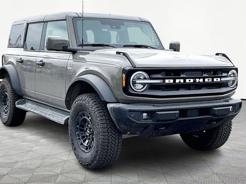 New 2026 Ford Bronco Outer Banks w/ Sasquatch Package AWD/4WD image 1