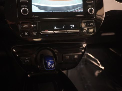 Used 2022 Toyota Prius FWD image 33