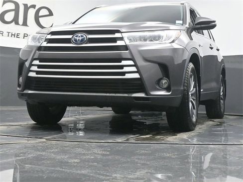 Used 2019 Toyota Highlander XLE image 57