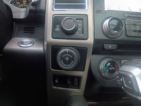 Used 2016 Ford F150 Platinum w/ Equipment Group 701A Luxury AWD/4WD image 10