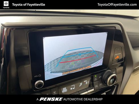 Used 2023 Toyota Highlander XLE image 32