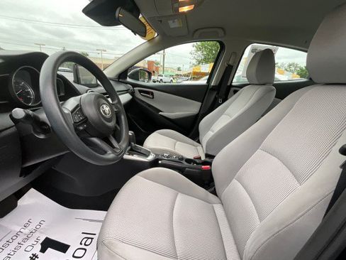Used 2020 Toyota Yaris L FWD image 24