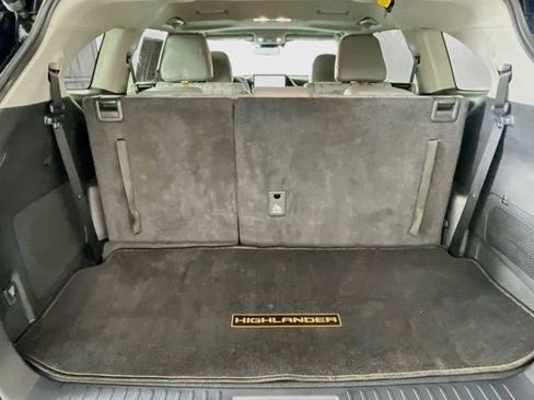 Used 2023 Toyota Highlander Bronze Edition FWD image 27