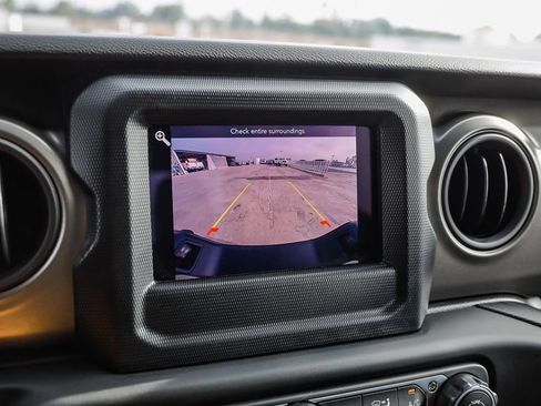 Used 2023 Jeep Gladiator Sport AWD/4WD image 29