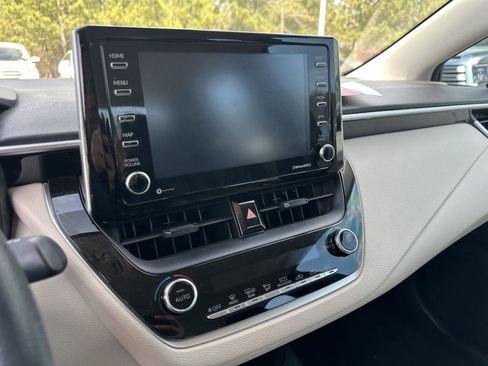 Used 2021 Toyota Corolla LE image 14