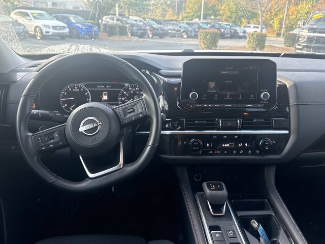 Used 2025 Nissan Pathfinder SV FWD image 5
