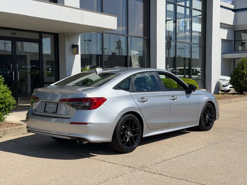 Used 2023 Honda Civic Sport image 4