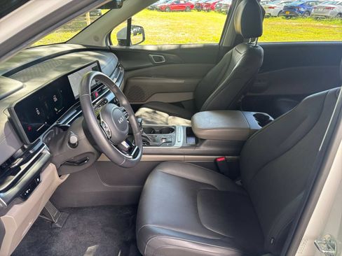 Used 2026 Kia Carnival FWD image 28