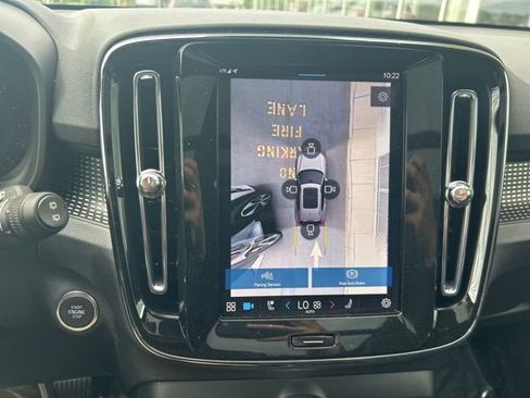 Used 2025 Volvo XC40 B5 Plus AWD/4WD image 23