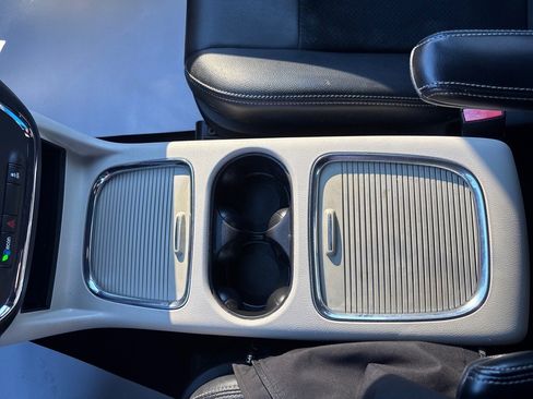 Used 2017 Dodge Grand Caravan SXT image 31