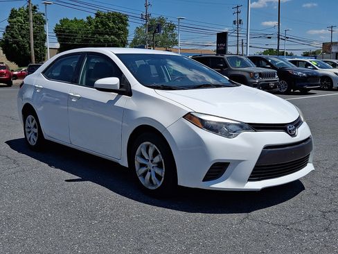 Used 2015 Toyota Corolla LE FWD image 3